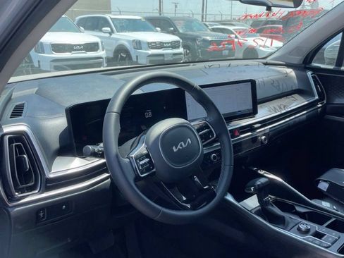 Used 2025 Kia Sorento S w/ Panoramic Sunroof Package FWD image 11