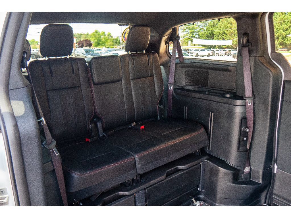 Used 2015 Dodge Grand Caravan R/T w/ Safety Sphere Group FWD image 26