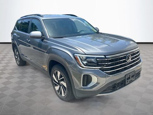 Used 2025 Volkswagen Atlas SE AWD/4WD image 4