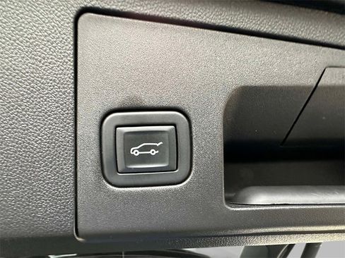 Certified 2022 Cadillac XT4 Sport w/ Enhanced Visibility Package image 18