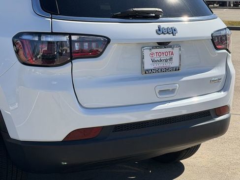 Used 2022 Jeep Compass Latitude image 6