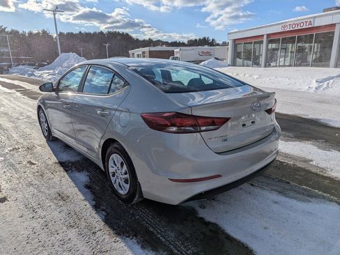 Used 2018 Hyundai Elantra SE image 3