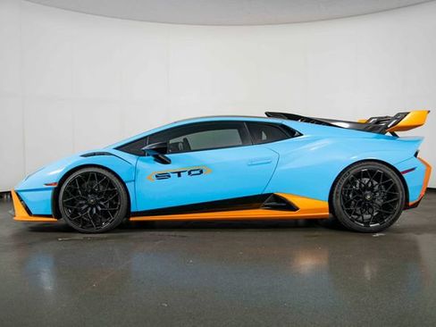 Used 2021 Lamborghini Huracan STO RWD image 5