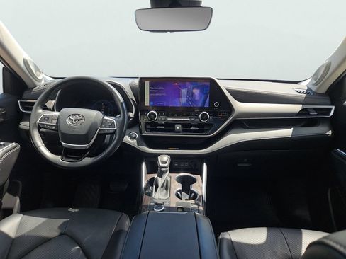 Used 2023 Toyota Highlander Limited AWD/4WD image 11