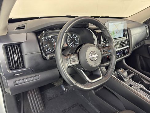 Used 2023 Nissan Pathfinder SL image 12