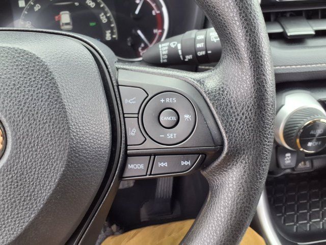 Used 2025 Toyota RAV4 XLE AWD/4WD image 35