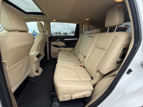 Used 2017 Toyota Highlander XLE FWD image 17