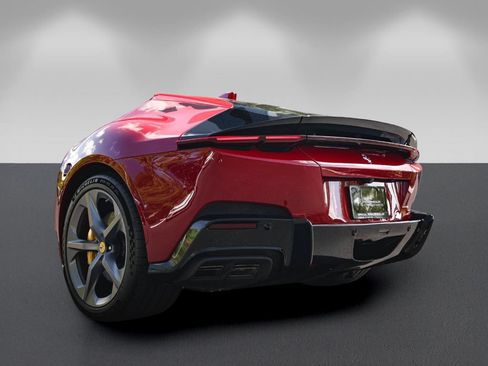 Certified 2025 Ferrari 12Cilindri RWD image 18
