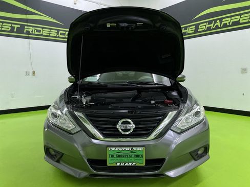 Used 2017 Nissan Altima 2.5 SV w/ Convenience Package FWD image 4