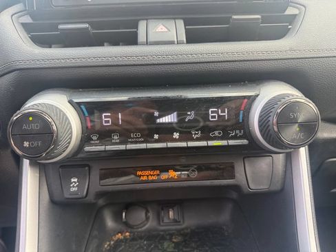 Used 2021 Toyota RAV4 XLE w/ Convenience Package AWD/4WD image 8
