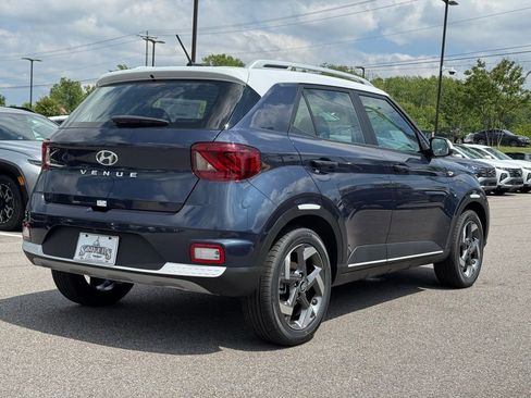 Used 2025 Hyundai Venue Limited image 12