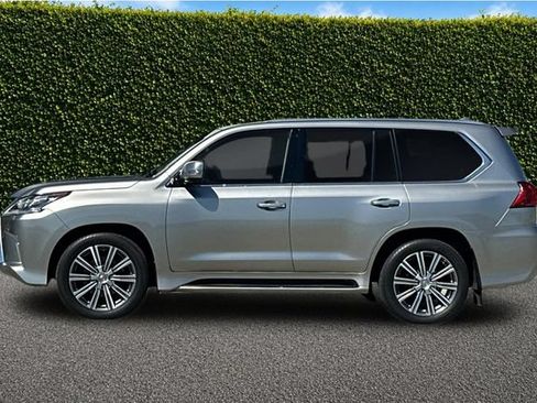 Used 2016 Lexus LX 570 4WD w/ Luxury Package image 7