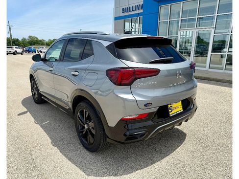 Used 2024 Buick Encore GX Sport Touring image 2