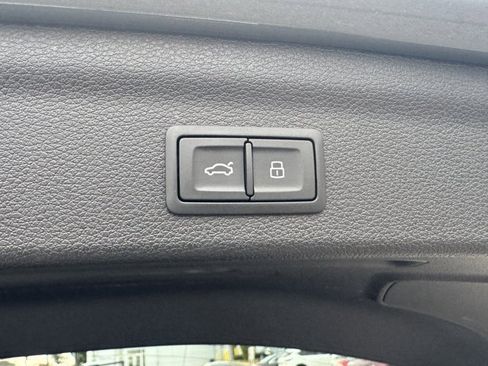 Certified 2025 Audi Q3 2.0T Premium image 33