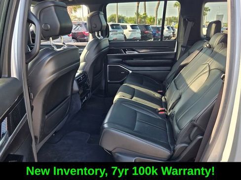 Used 2023 Jeep Wagoneer 4WD w/ Premium Group I image 11