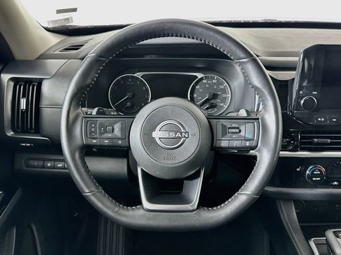 Used 2025 Nissan Pathfinder SL FWD image 18