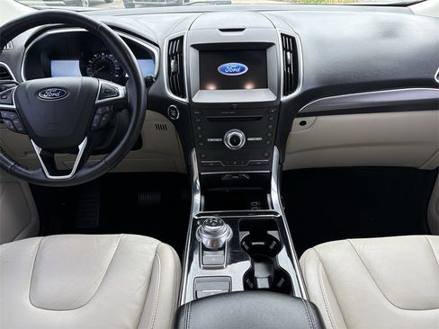 Used 2019 Ford Edge Titanium image 19