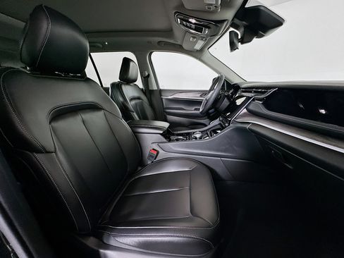 Used 2023 Jeep Grand Cherokee 4WD 4xe image 32