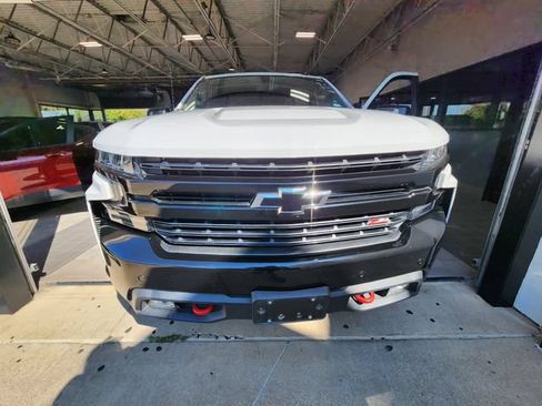 Used 2022 Chevrolet Silverado 1500 LT Trail Boss w/ LT Trail Boss Premium Package AWD/4WD image 2