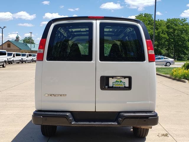 Used 2018 Chevrolet Express 2500 w/ Driver Convenience Package RWD image 4