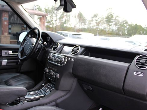 Used 2016 Land Rover LR4 HSE Silver Edition image 18