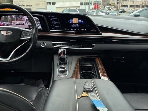 Used 2023 Cadillac Escalade Premium Luxury image 21
