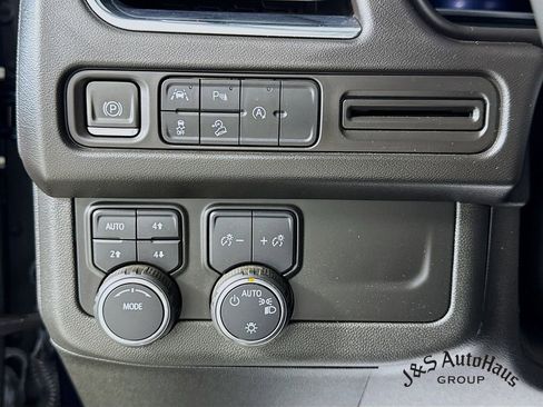 Used 2023 Chevrolet Suburban Premier AWD/4WD image 10
