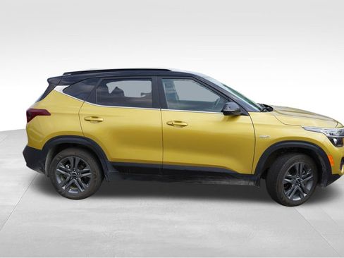 Certified 2023 Kia Seltos S w/ Navigation Package AWD/4WD image 2