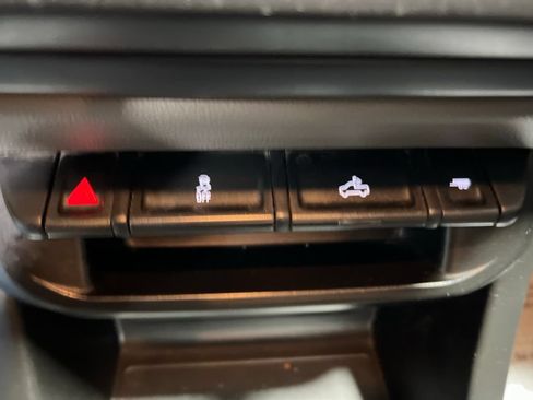 Used 2022 Chevrolet Colorado W/T w/ WT Convenience Package AWD/4WD image 33