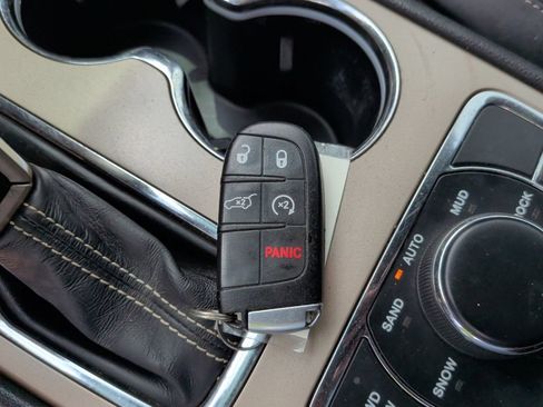 Used 2017 Jeep Grand Cherokee Limited AWD/4WD image 49