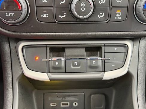 Used 2023 GMC Terrain SLE w/ Driver Convenience Package image 30