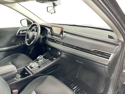 Used 2024 Mitsubishi Outlander ES image 28