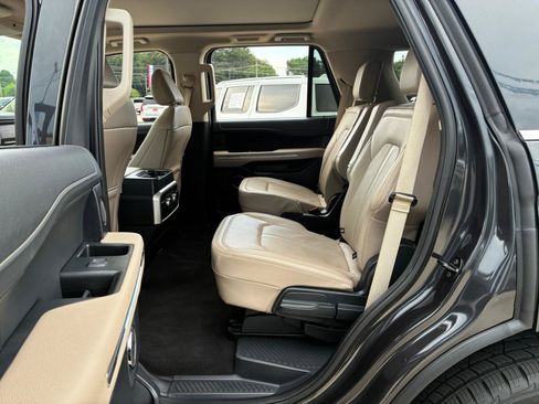 Used 2024 Ford Expedition Limited RWD image 34