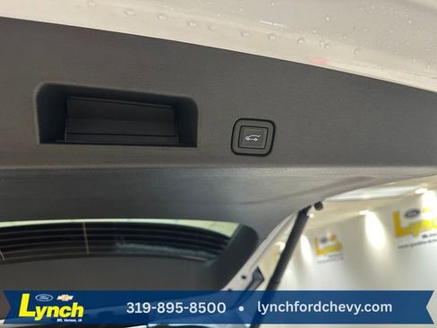 Used 2025 Chevrolet Traverse LT image 17