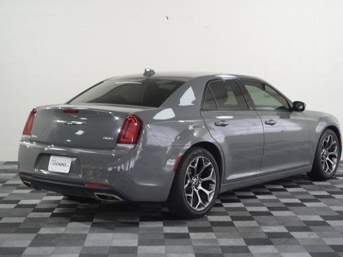 Used 2018 Chrysler 300 Touring w/ Sport Appearance Package RWD image 6