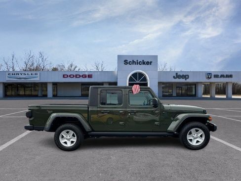 Used 2022 Jeep Gladiator Sport AWD/4WD image 2