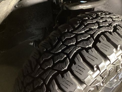 Used 2023 Toyota Tacoma TRD Off-Road image 6