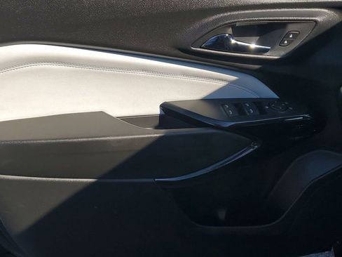 Used 2024 Chevrolet Trax LT image 39