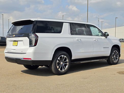 New 2026 Chevrolet Suburban LT image 5