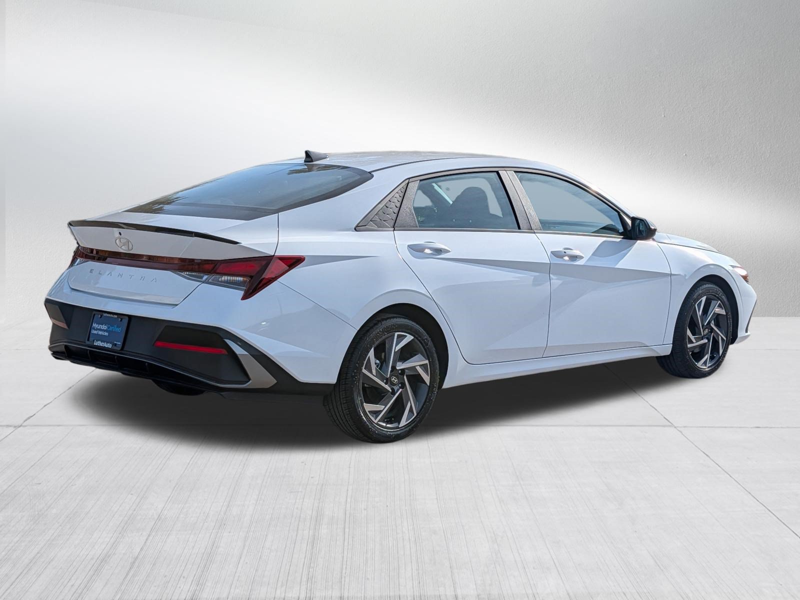 Certified 2025 Hyundai Elantra Sport FWD image 3