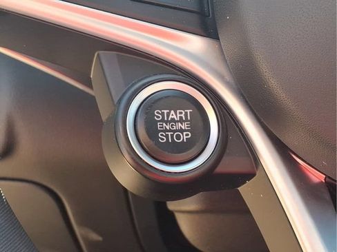 Used 2018 Alfa Romeo Giulia Ti Sport w/ Quick Order Package 22S Sport AWD/4WD image 12