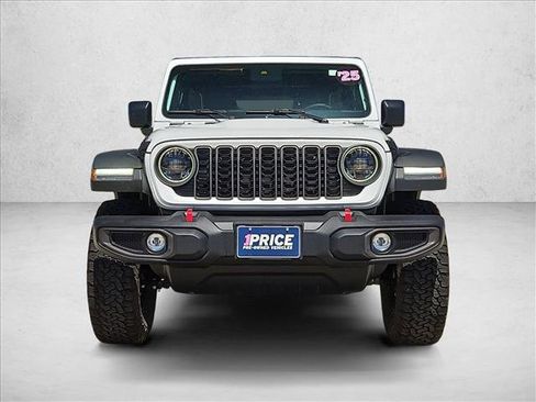 Used 2025 Jeep Wrangler Unlimited Rubicon AWD/4WD image 2