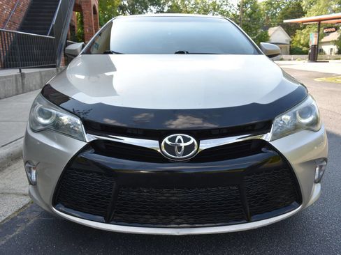 Used 2015 Toyota Camry SE FWD image 5