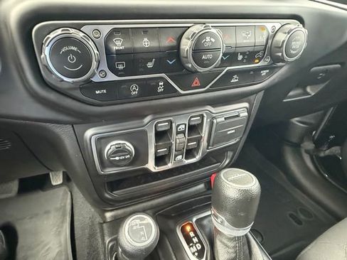 Used 2023 Jeep Gladiator Willys image 23