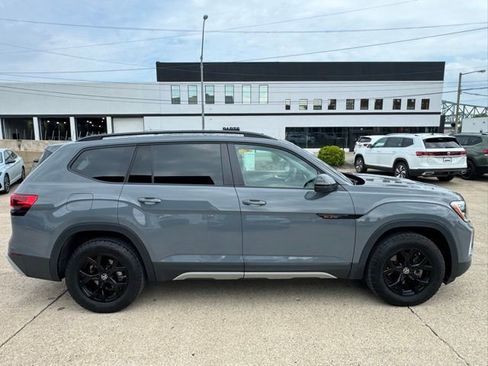 Used 2024 Volkswagen Atlas Peak Edition SE AWD/4WD image 6