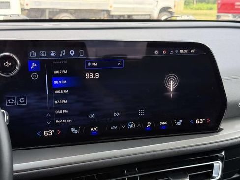 Used 2025 Chevrolet Traverse LT AWD/4WD image 26