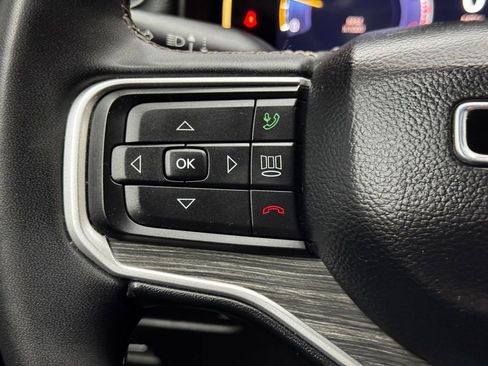 Used 2024 Jeep Wagoneer L Series II RWD image 30