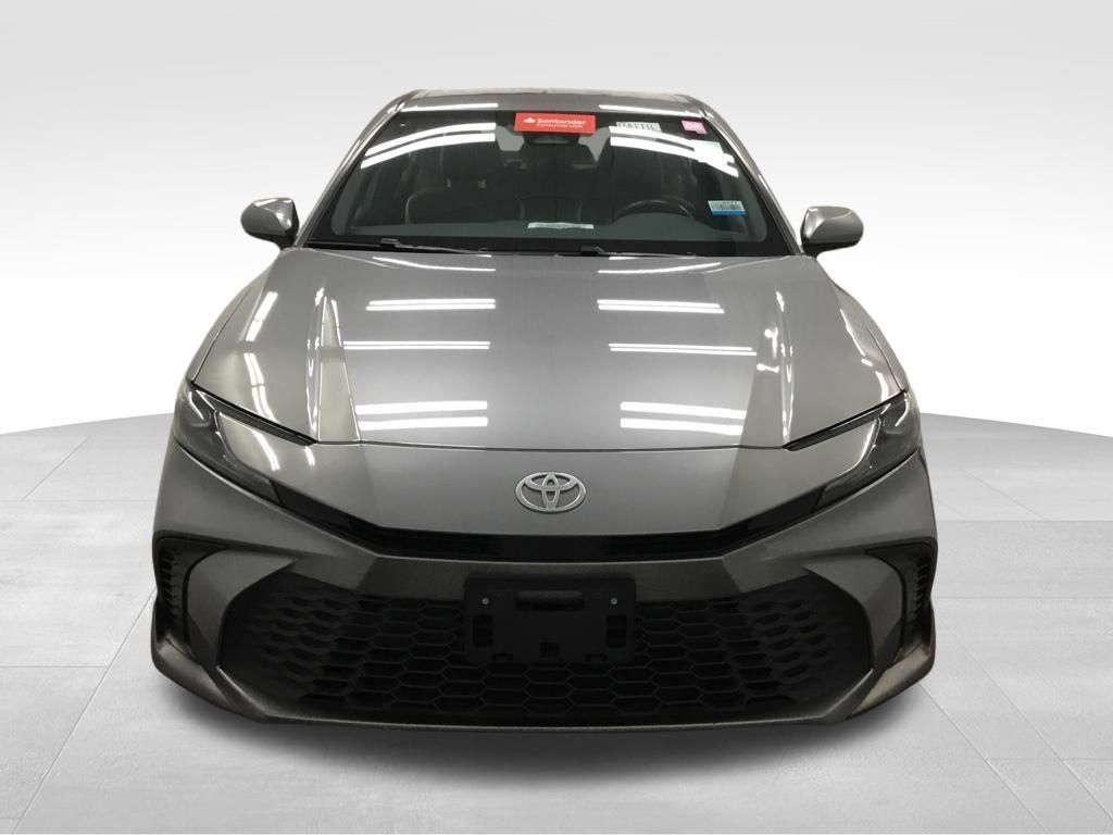Used 2025 Toyota Camry SE FWD image 3