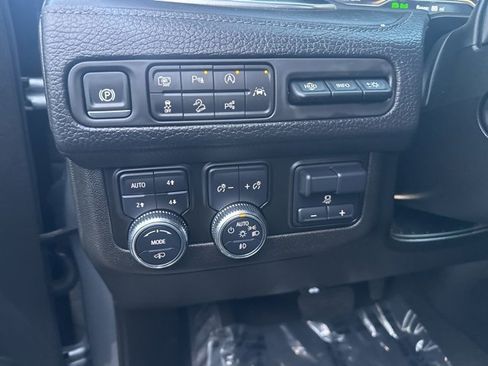 Used 2024 GMC Yukon XL Denali w/ Denali Reserve Package image 11