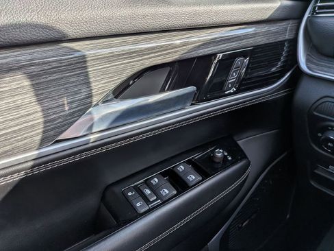 Used 2022 Jeep Wagoneer Series III image 27